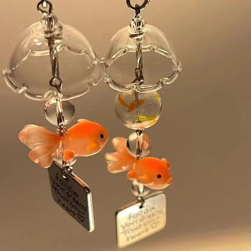 1pc Cute Goldfish Wind Chime Car Pendant plastics Decorative Transparent Glass Little Goldfish Wind Chime car accessories funny
