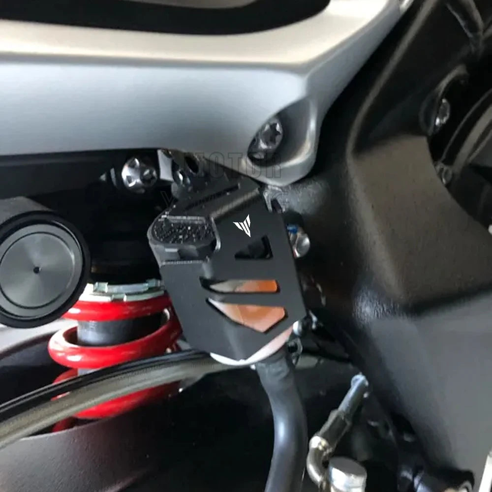 Motorcycle Rear Brake Fluid Reservoir Cap guard Protection For Yamaha MT07 MT09 MT03 MT10 MT25 MT125 MT 07 09 10 25 FZ07 FZ09